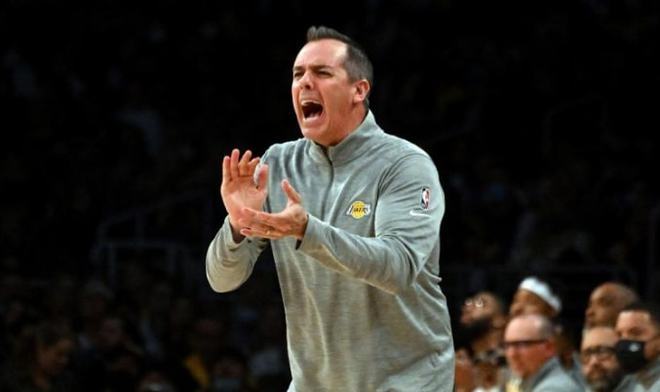  马赛客负弱旅爆冷，球迷质疑教练排兵布阵  